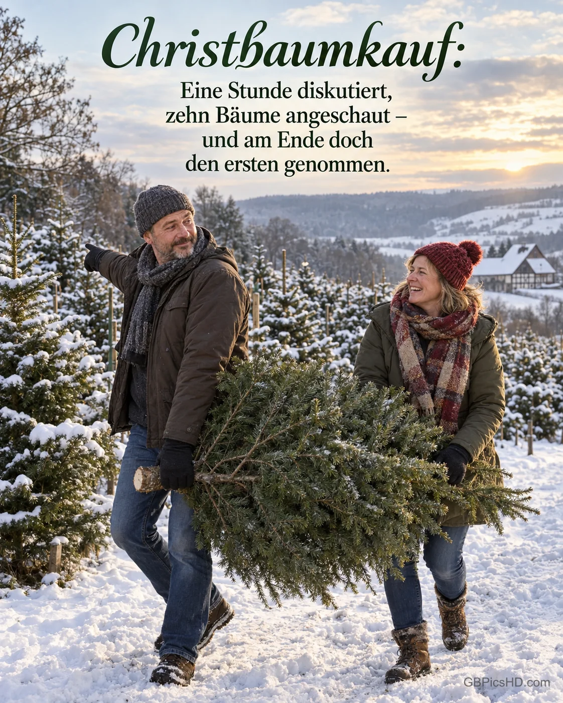 Ein Paar trägt auf einer verschneiten Christbaumplantage eine Tanne, der Mann zeigt zurück auf die Baumreihen, die Frau lacht, dazu „Christbaumkauf“.