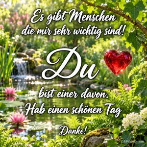 Ein rotes Glasherz hängt über einem Gartenteich mit Seerosen und einem kleinen Wasserfall neben "Du bist einer davon.".