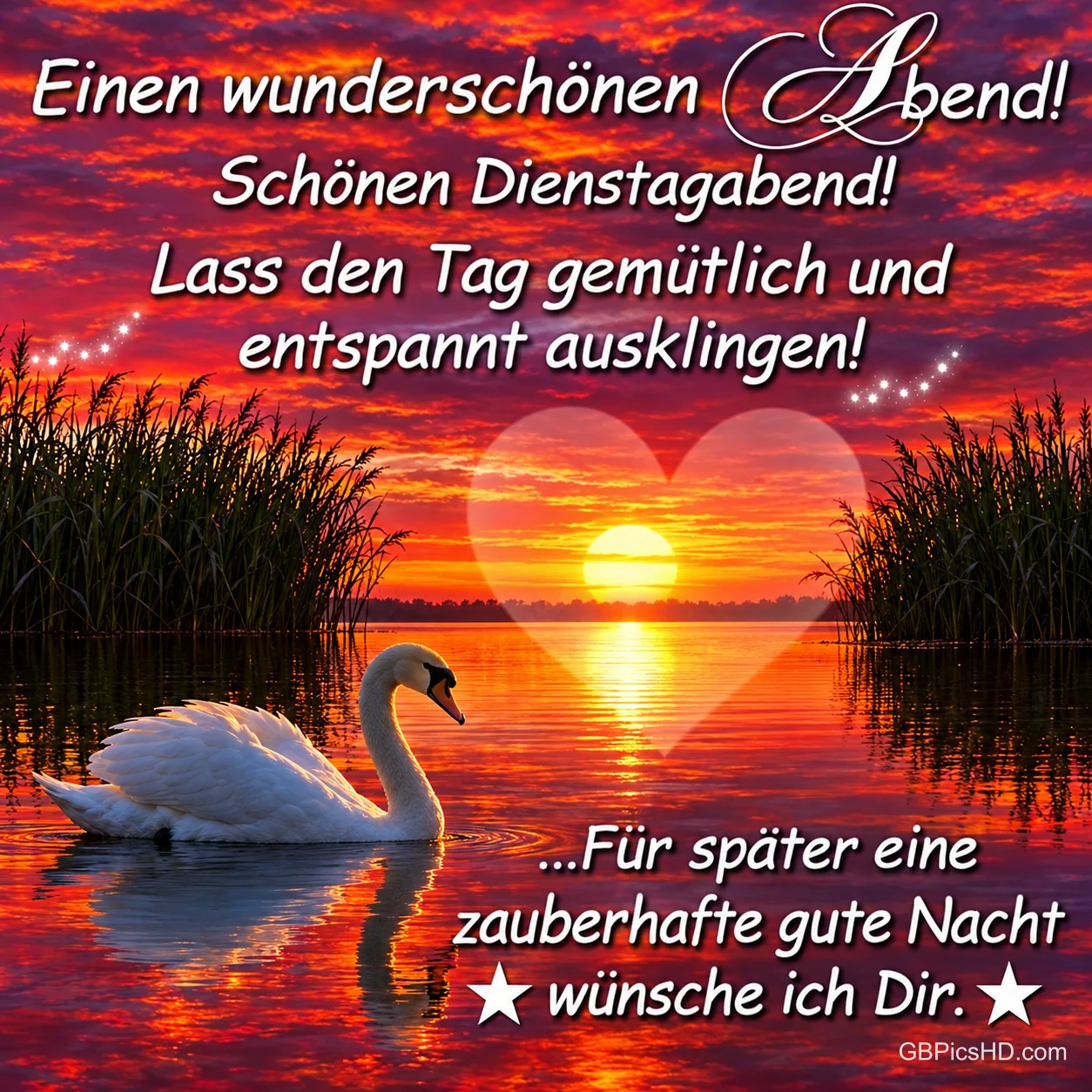 Ein weißer Schwan gleitet über einen See im glühenden Sonnenuntergang mit Herz am Himmel, dazu der Wunsch "Lass den Tag gemütlich und entspannt ausklingen!"