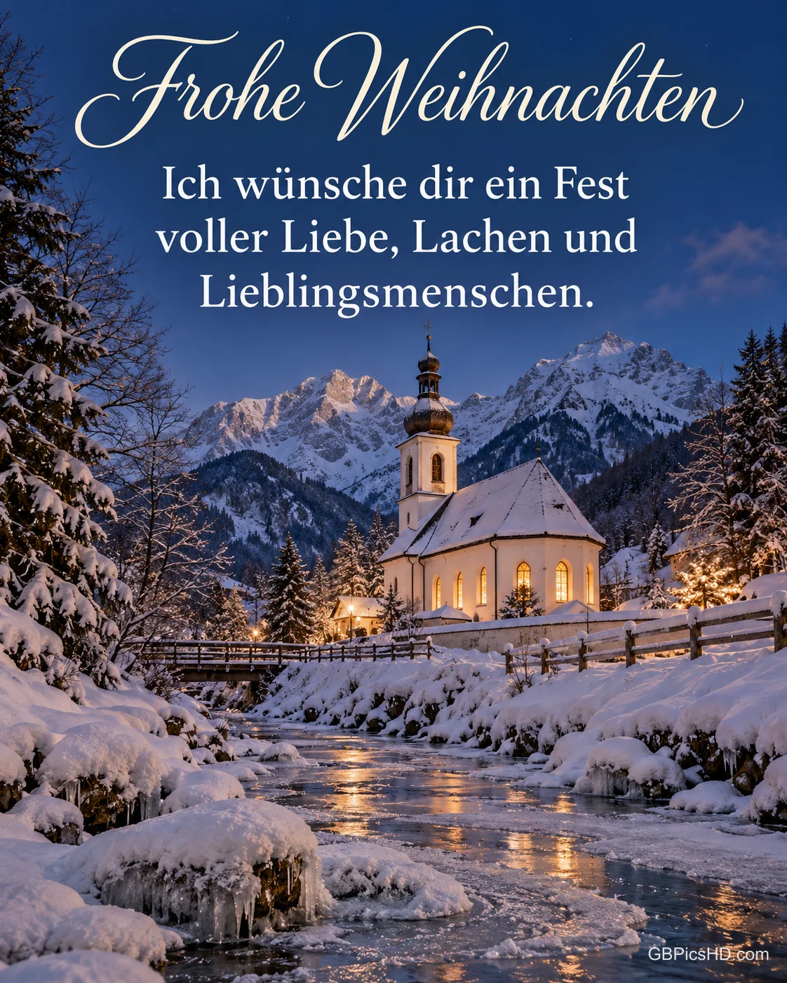 Die Kirche von Ramsau bei Berchtesgaden vor den verschneiten Alpen zur blauen Stunde, mit warm erleuchteten Fenstern, dazu "Frohe Weihnachten". Die Kirche von Ramsau bei Berchtesgaden vor den verschneiten Alpen zur blauen Stunde, mit warm erleuchteten Fenstern, dazu "Frohe Weihnachten".