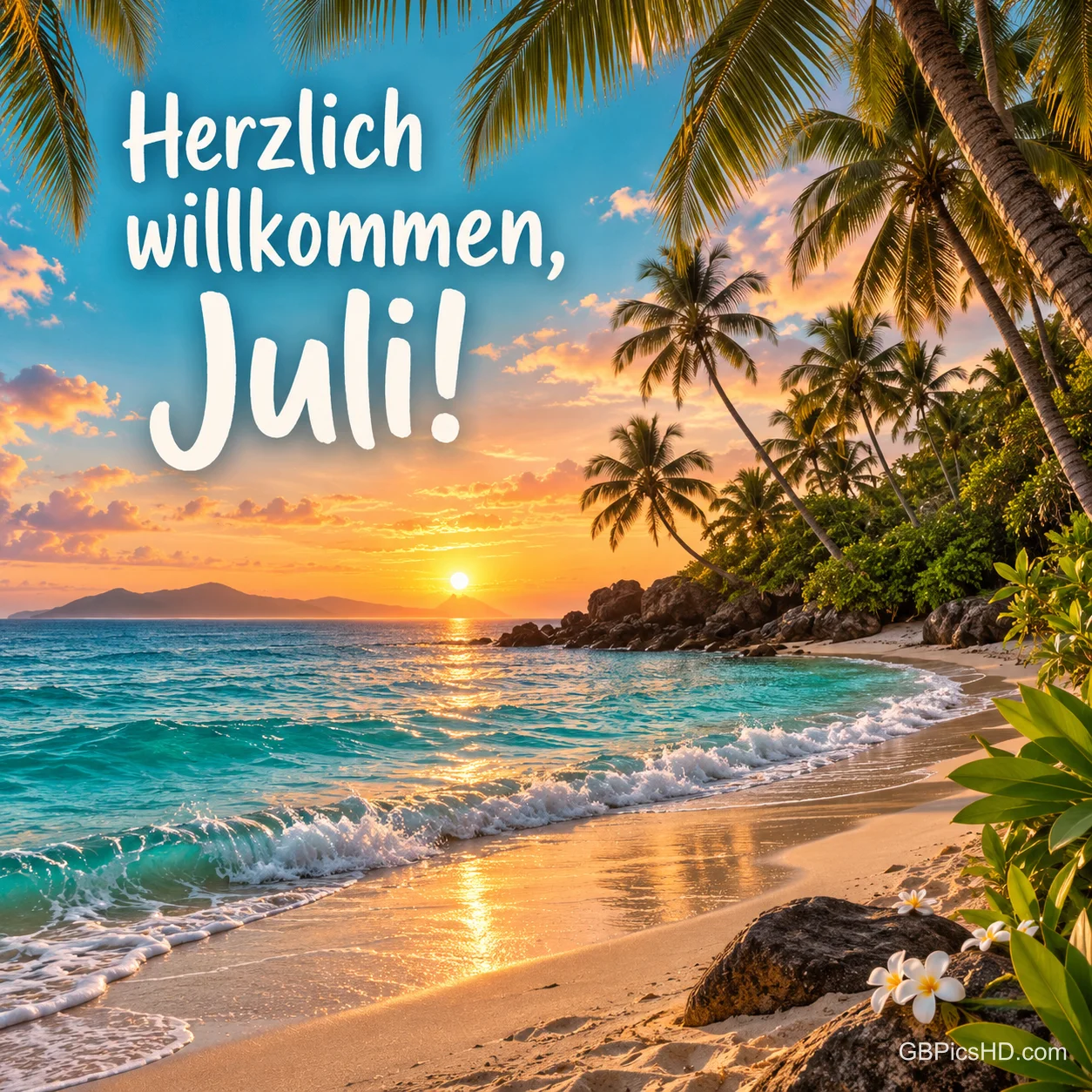 Tropischer Sandstrand mit Palmen, Wellen und leuchtendem Sonnenuntergang über dem Meer, dazu der Schriftzug "Herzlich willkommen, Juli!" Tropischer Sandstrand mit Palmen, Wellen und leuchtendem Sonnenuntergang über dem Meer, dazu der Schriftzug "Herzlich willkommen, Juli!"