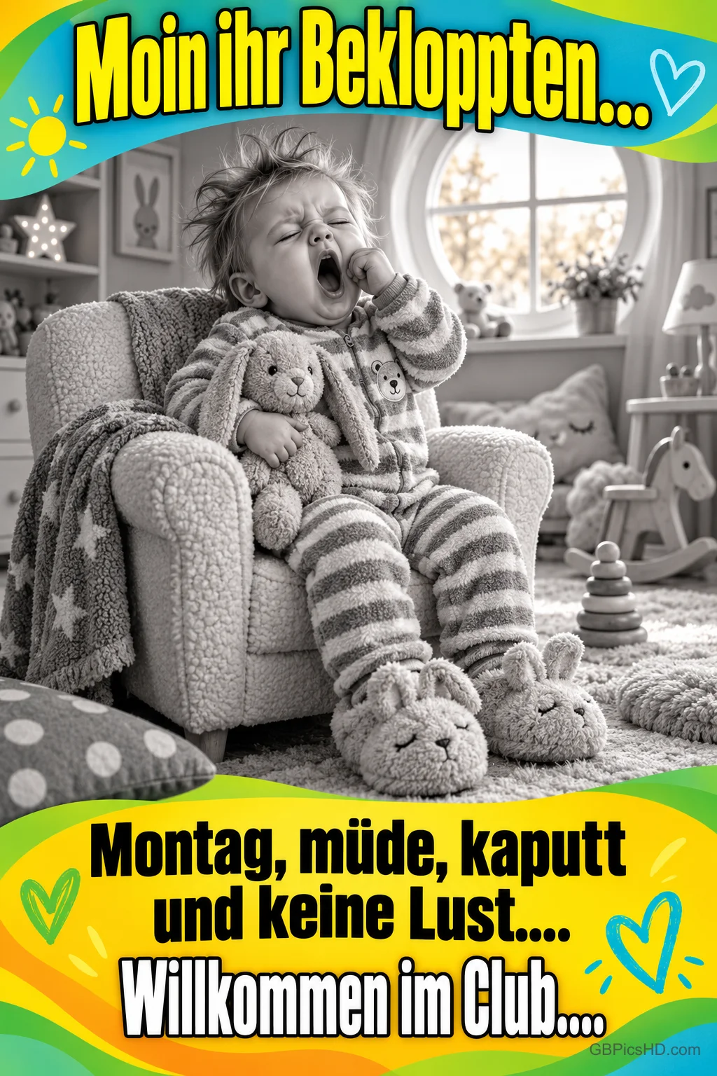 Ein gähnendes Kleinkind im gestreiften Schlafanzug sitzt mit einem Stoffhasen im Sessel unter "Moin ihr Bekloppten...".