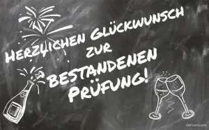 Glückwunschbild mit Feuerwerk, Sektflasche und Sektgläsern zur bestandenen Prüfung.