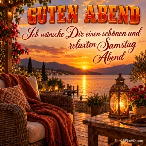Gemütliche Terrasse mit Korbsessel, roter Decke und leuchtender Laterne am See, die Sonne geht hinter Bergen unter, dazu ein relaxter Abendgruß zum Samstag