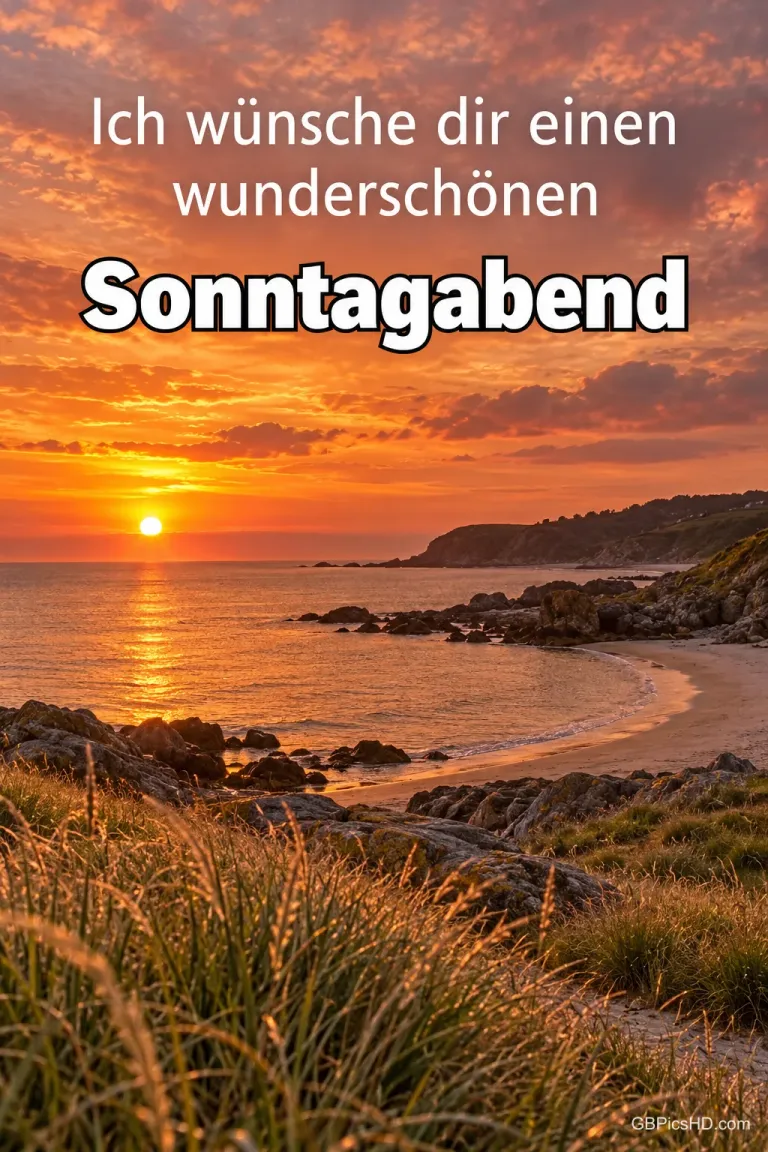 Felsige Meeresbucht mit Sandstrand und Gräsern im warmen Licht der untergehenden Sonne über dem ruhigen Meer, Text: Ich wünsche dir einen wunderschönen Sonntagabend
