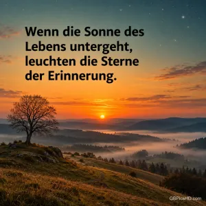 Ein einzelner Baum auf einem Hügel über nebligen Tälern bei Sonnenuntergang, am Himmel erste Sterne, dazu der Trostspruch über die Sterne der Erinnerung