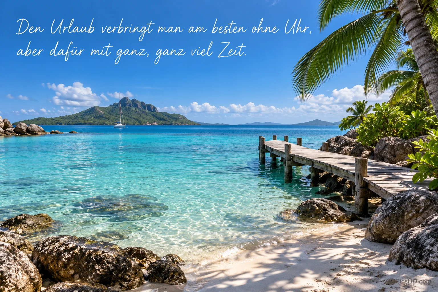 Ein Holzsteg am türkisblauen Meer unter "Den Urlaub verbringt man am besten ohne Uhr, aber dafür mit ganz, ganz viel Zeit."