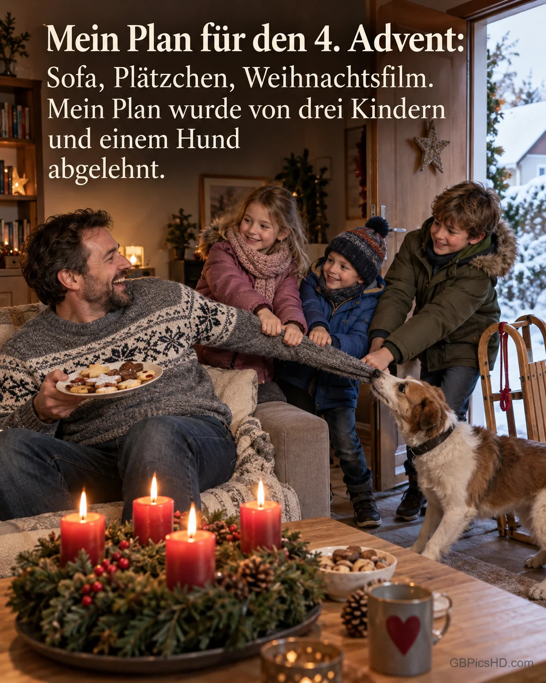 Drei Kinder in Winterjacken und ein Hund ziehen einen Vater vom Sofa, auf dem Tisch brennen vier Kerzen am Adventskranz, dazu „Mein Plan für den 4. Advent“. Drei Kinder in Winterjacken und ein Hund ziehen einen Vater vom Sofa, auf dem Tisch brennen vier Kerzen am Adventskranz, dazu „Mein Plan für den 4. Advent“.