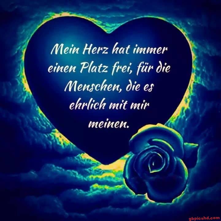 Herzförmiger Hintergrund mit einem liebevollen Text und einer blauen Rose unterhalb.