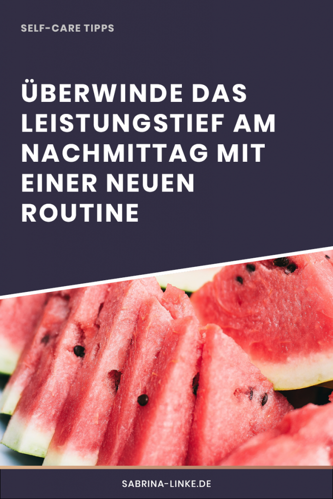 Aufgeschnittene Wassermelonen mit Text über Selbstfürsorge und neue Routinen am Nachmittag.