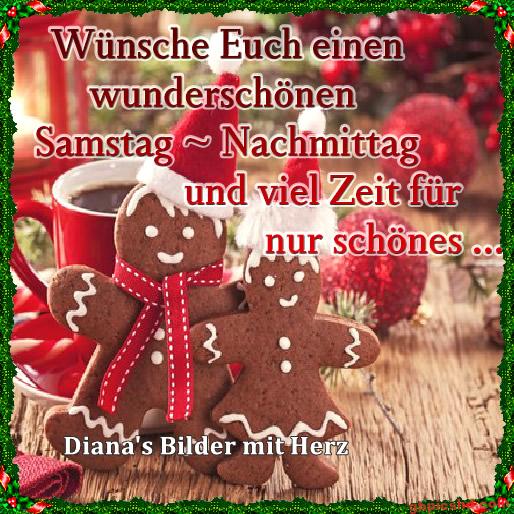 Zwei Lebkuchenmänner mit Weihnachtsdekoration, rote Kugeln und Tasse, winterliche Stimmung am Nachmittag.