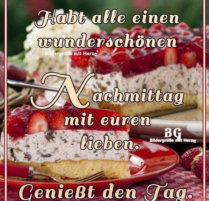 Ein Stück Erdbeer-Sahne-Kuchen auf einem roten Teller zum Nachmittagskaffee.
