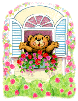 Fröhlicher Teddybär zeigt sich am blumigen Fenster an einem sonnigen Tag.