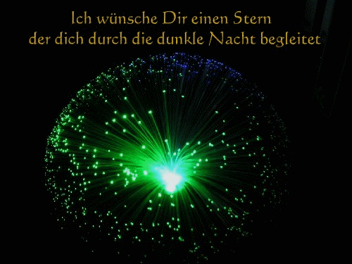Grünes, strahlendes Lichtobjekt in der Dunkelheit, das an einen Stern erinnert.
