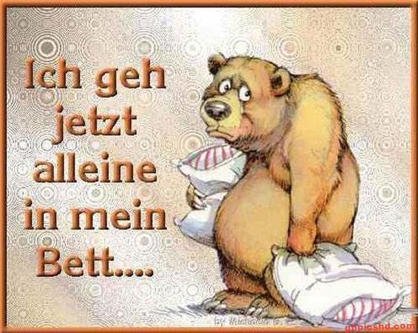 Trauriger Bär mit Kissen, der allein ins Bett geht, Illustration mit warmen Farben.