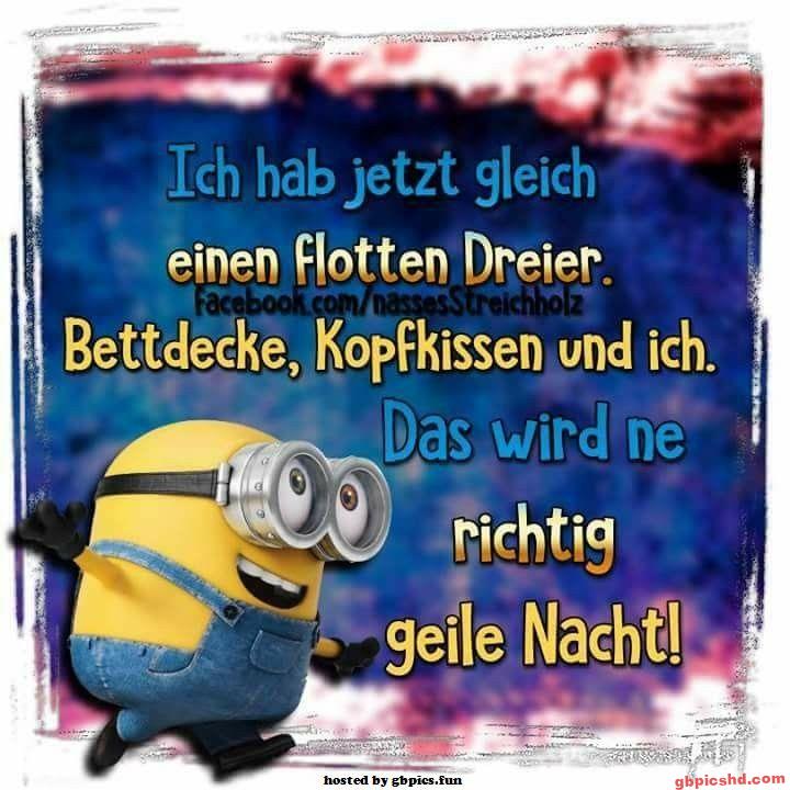 Fröhlicher Minion mit humorvollem Gute-Nacht-Spruch vor buntem Hintergrund.