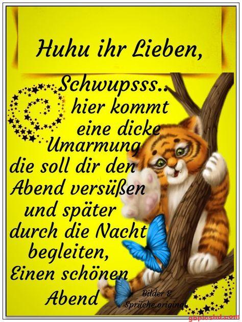 Niedliches Tigerjunges umarmt Baumstamm mit blauen Schmetterlingen, liebevolle Abendgruß-Grafik.