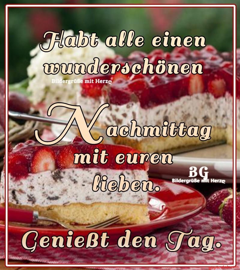 Stück Erdbeer-Schichttorte auf rotem Teller für einen schönen Nachmittag.