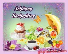 Kaffee, Kuchen und Blumen als Gruß zum schönen Nachmittag.
