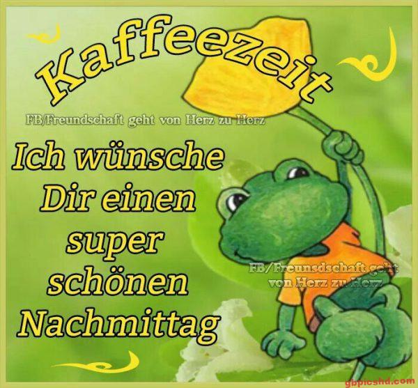 Grüner Frosch mit Kaffeetasse vor grünem Hintergrund, Wunsch für einen schönen Nachmittag.