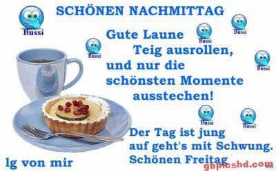 Becher mit Kaffee, Tortenstück und liebevoller Gruß zum schönen Nachmittag und Freitag.