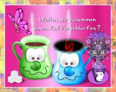 Zwei bunte Kaffeetassen mit Gesichtern, Schmetterling und Blumenstrauß auf buntem Hintergrund, Einladung zum Kaffee.