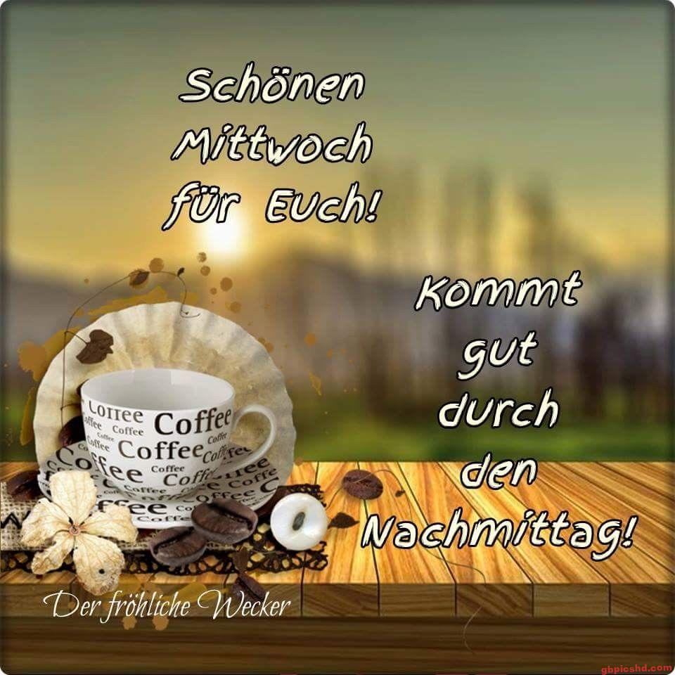 Kaffeetasse mit Kaffeebohnen am Nachmittag mit Gruß zum Mittwoch.