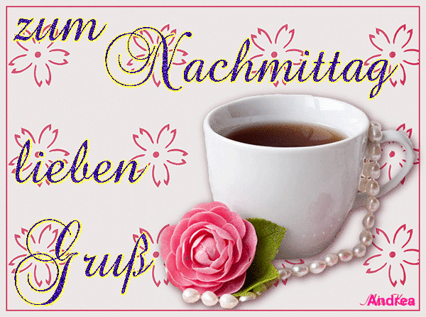 Weiße Teetasse mit Perlenkette und rosa Rose als Gruß zum Nachmittag.