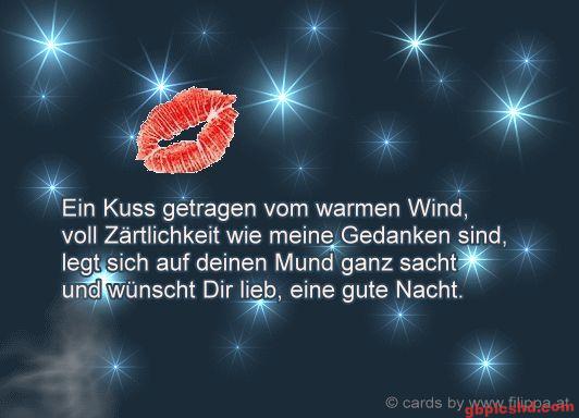 Roter Lippenabdruck vor einem Sternenhimmel mit einem liebevollen Gute-Nacht-Wunsch in deutscher Sprache.