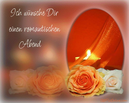 Romantisches Bild mit Kerze, Spiegel und Rosen für einen schönen Abend.