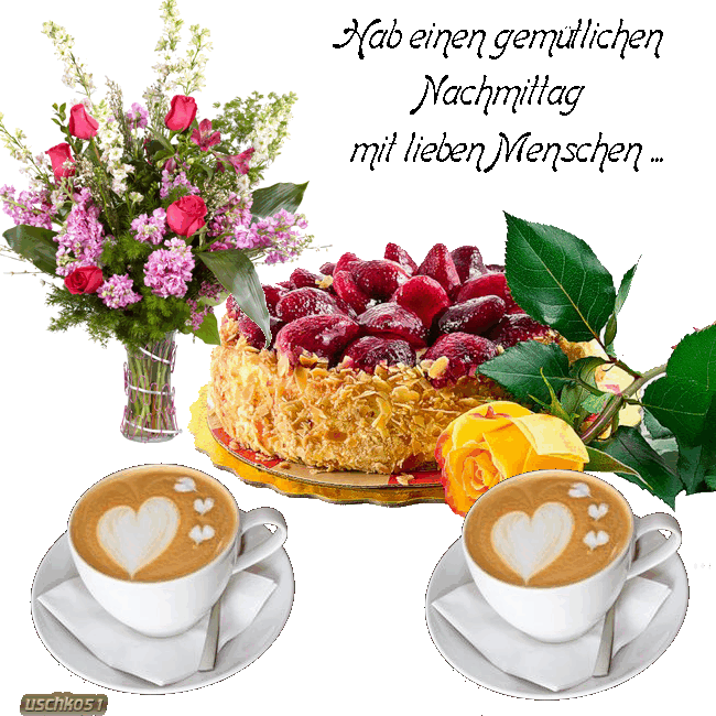 Kuchen, Kaffee mit Herzmilchschaum und Blumen für eine gemütliche Kaffeepause.