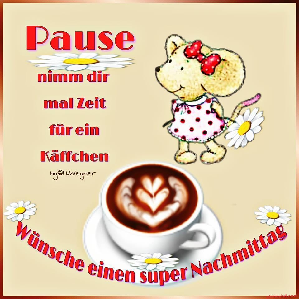 Gezeichnete Maus mit Gänseblümchen und Tasse Kaffee als freundlich-bunter Gruß für einen schönen Nachmittag.