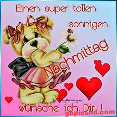 Niedlicher Teddybär mit Blume und roten Herzen, der einen sonnigen Nachmittag wünscht.