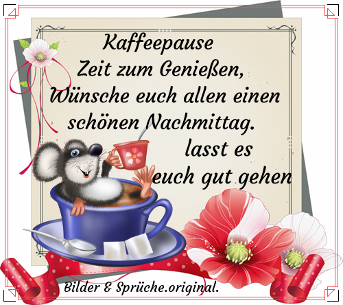 Eine Maus in einer Kaffeetasse mit Blumen dekoriert für eine Kaffeepause am Nachmittag.
