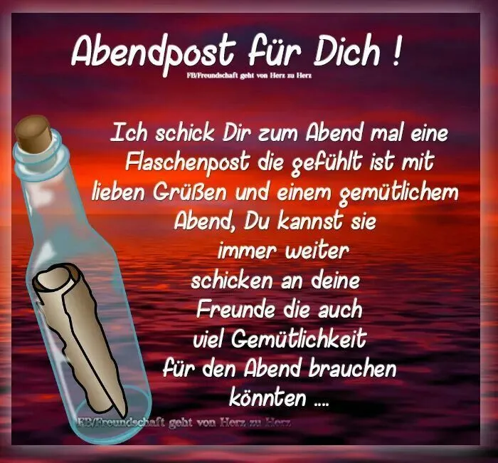 Eine Flasche mit Text vor einem Sonnenuntergang am Meer. Positive Grüße zum Abend.