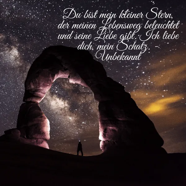 Ein Mensch steht unter einem gewölbten Felsbogen, umgeben von Sternen und Nebel.