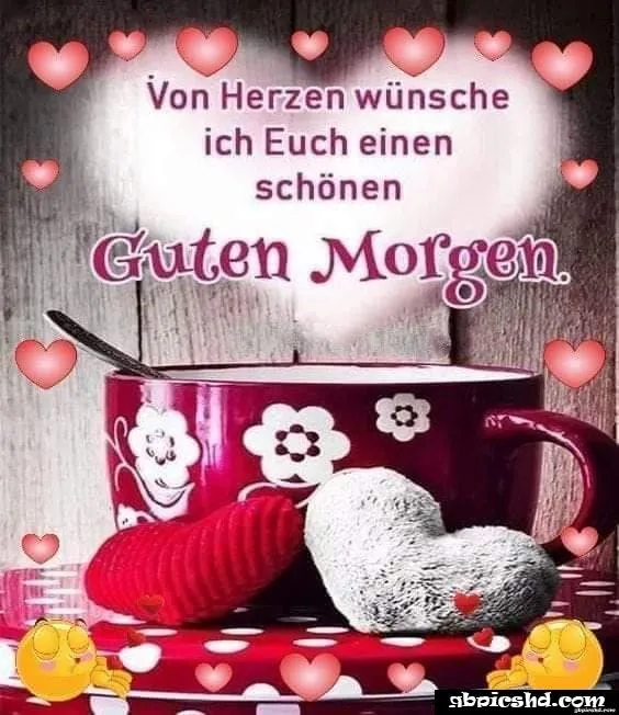 Ein roter Becher mit Herzen und der Aufschrift „Guten Morgen“ vor grauen Herzen.