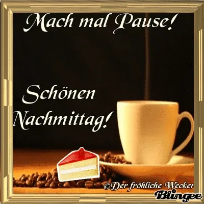 Tasse Kaffee, Kuchenstück und Kaffeebohnen auf dunklem Hintergrund. Text: Mach mal Pause! Schönen Nachmittag!