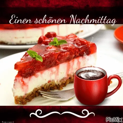 Ein Stück Erdbeertorte mit Sahne und eine Tasse Kaffee auf einem weißen Teller.